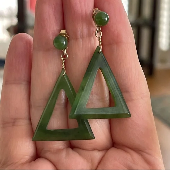 Hand-carved natural spinach green nephrite jade drop gold plated drop earrings - Picture 2 of 6